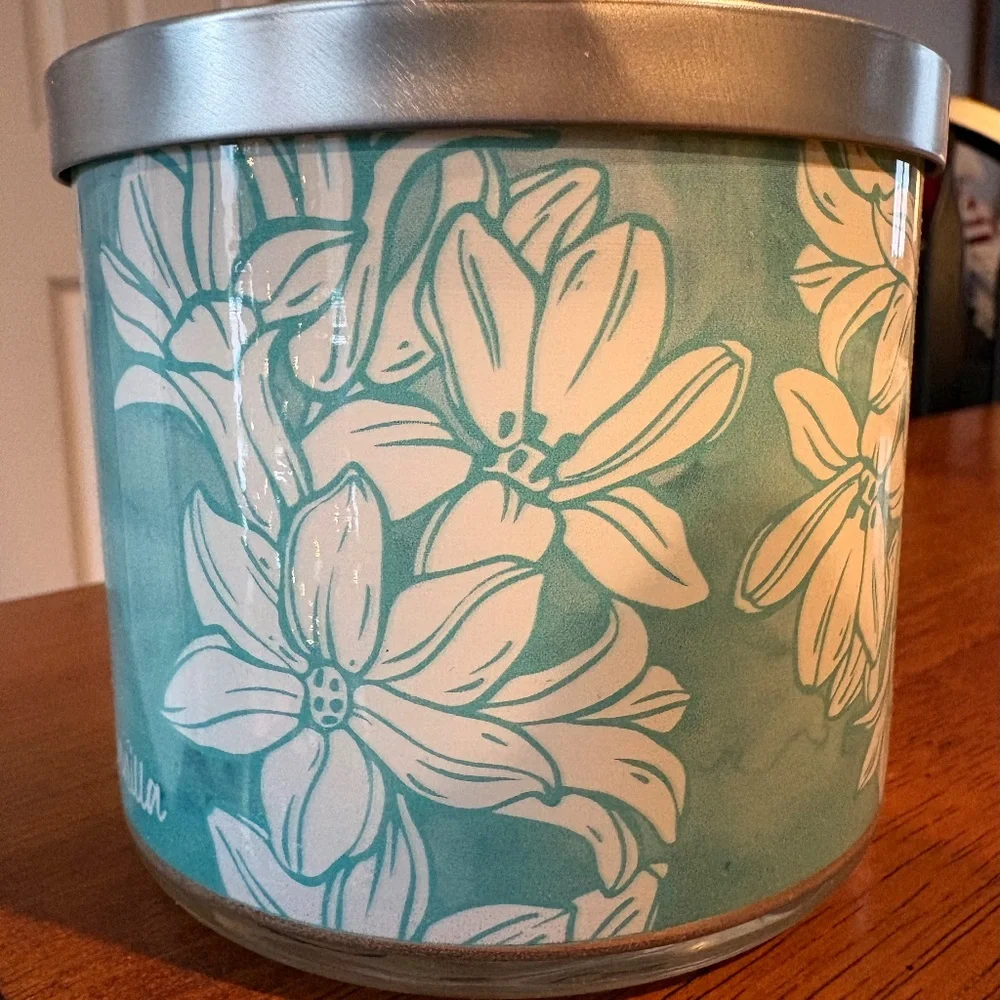 Soy Candle 14 Oz Sea Salt & Vanilla 3 Wicks NEW